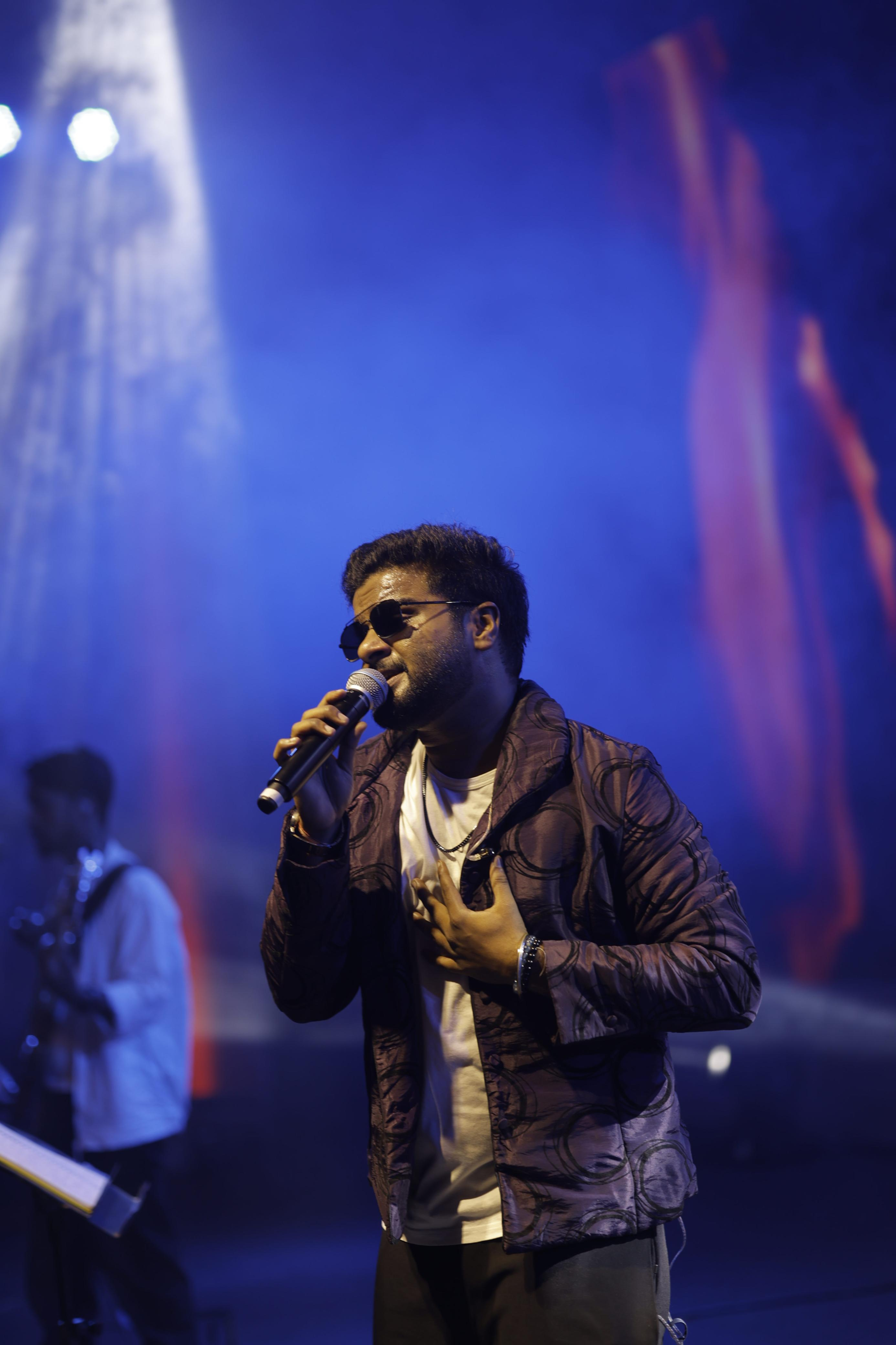 Singer photo